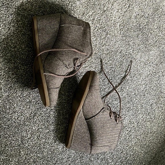 Toms - Picture 7 of 7